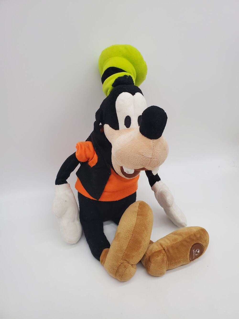 Disney - Goofy Plush 16"